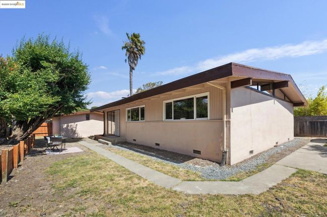 Spacious Back Yard | Image 48