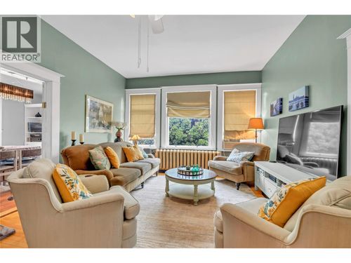 494 Young St, Penticton, BC, V2A5T1 | Card Image