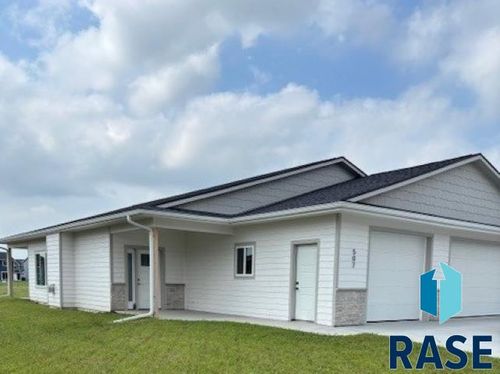 507 Huckleberry Trl, Harrisburg, SD, 57032-2602 | Card Image