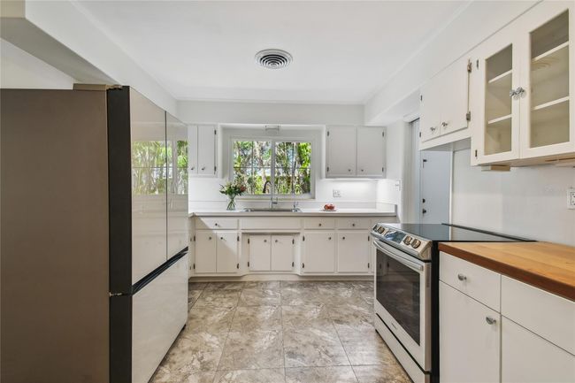 3001 Bay Shore Cir, House other with 2 bedrooms, 2 bathrooms and null parking in SARASOTA FL | Image 16