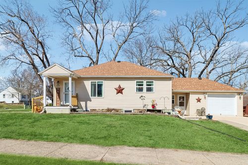 800 N Howard St, Indianola, IA, 50125-1338 | Card Image