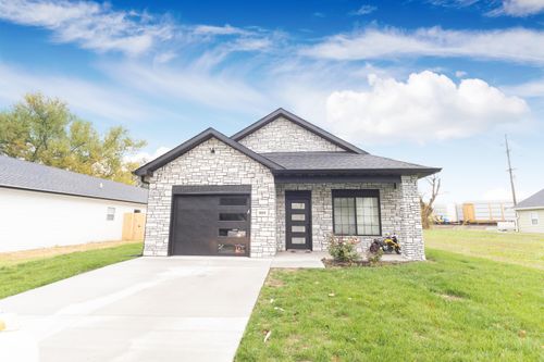 809 Myra St, Moberly, MO, 65270-3305 | Card Image