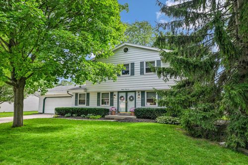 8021 W Cascade Drive, Franklin, WI, 53132 | Card Image