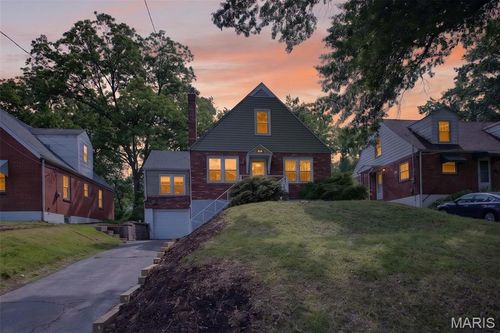 130 S Barat Ave, Saint Louis, MO, 63135-2120 | Card Image