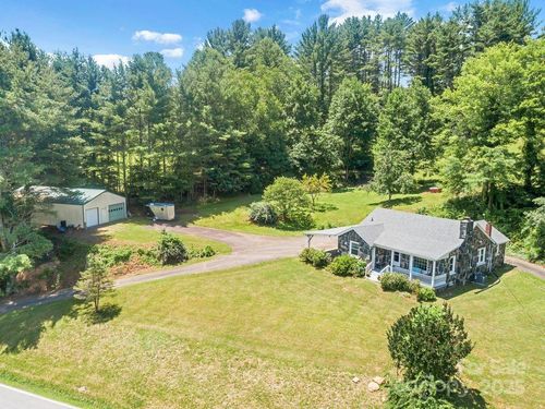 5215 Double Island Rd, Green Mountain, NC, 28740-6129 | Card Image