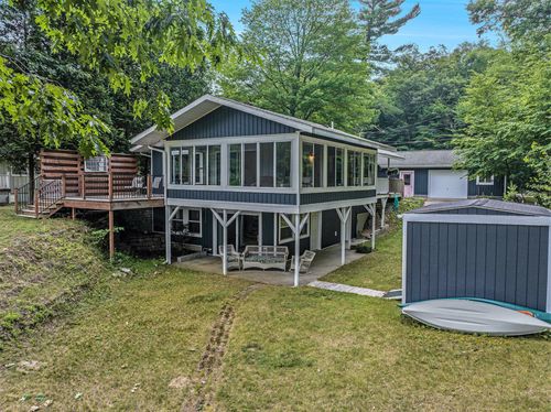 6706 E Carrigan Dr, Newaygo, MI, 49337-8717 | Card Image