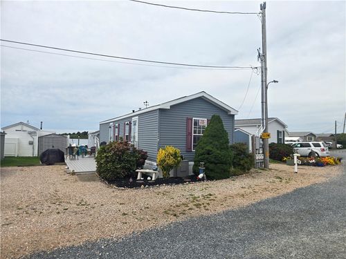 689 Succotash Rd, South Kingstown, RI, 02879-5839 | Card Image