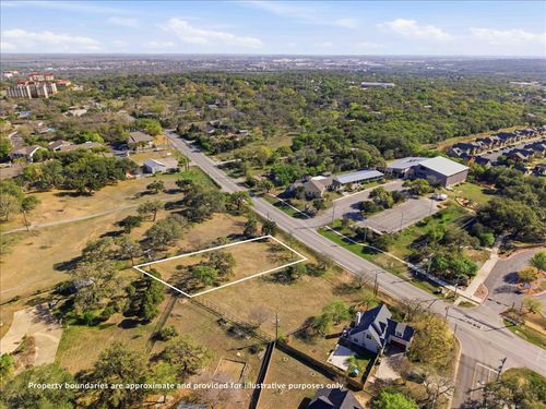 1524 Old Ranch Road 12, San Marcos, TX, 78666-2901 | Card Image