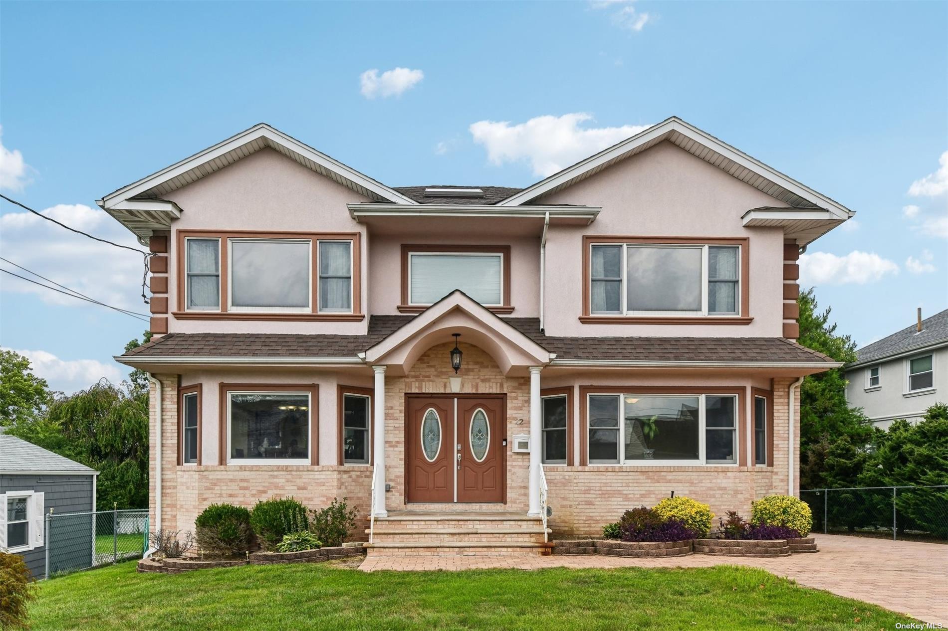 Arleigh Dr, Albertson, NY 11507