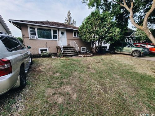 428 20th Street E, Prince Albert, SK, S6V1L1 | Card Image