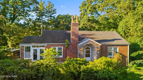 4303 Pleasant Ridge Rd, Knoxville, TN, 37912-6026 | Card Image
