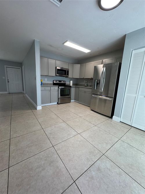 2910 Nw 195th St, Miami Gardens, FL, 33056-2427 | Card Image