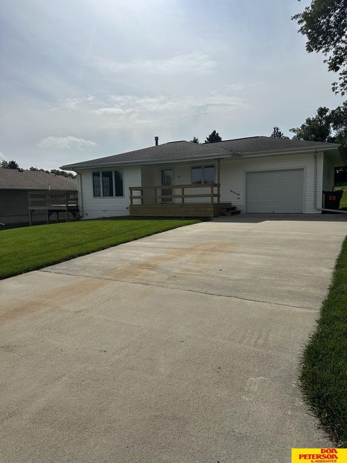 601 Valley St, Pender, NE, 68047-5075 | Card Image