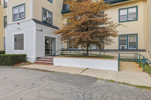 107-38 Carter St, Everett, MA, 02149-2524 | Card Image