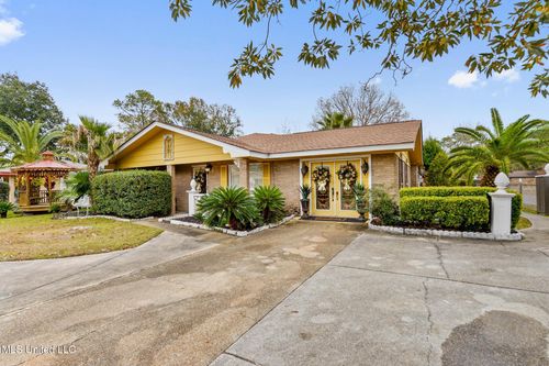 609 W David Dr, Gulfport, MS, 39503-3781 | Card Image