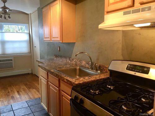 0-8 Colonial Rd, Beacon, NY, 12508-1730 | Card Image