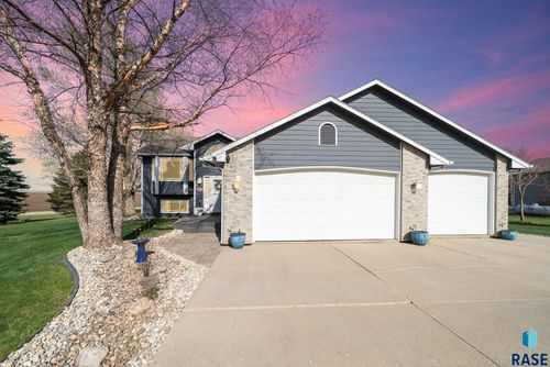 24404 View Dr Drive, Dell Rapids, SD, 57022 | Card Image