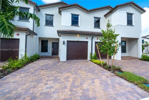 270 Sw 159th Place, Pembroke Pines, FL, 33027 | Card Image
