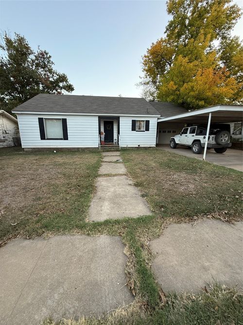1107 W Cedar St, Coleman, TX, 76834-3707 | Card Image