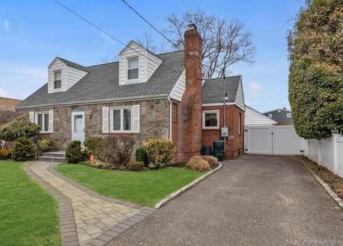 87 Powell Ave, Merrick, NY, 11566-1812 | Card Image