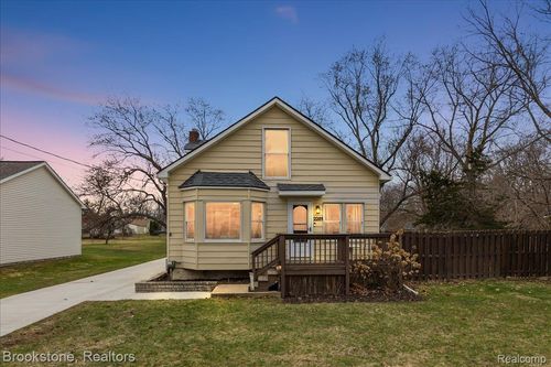 2281 Dexter Rd, Auburn Hills, MI, 48326-2307 | Card Image