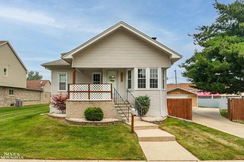 18083 Elizabeth St, Roseville, MI, 48066-2564 | Card Image