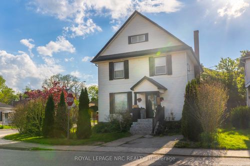 4789 St Clair Ave, Niagara Falls, ON, L2E3T2 | Card Image