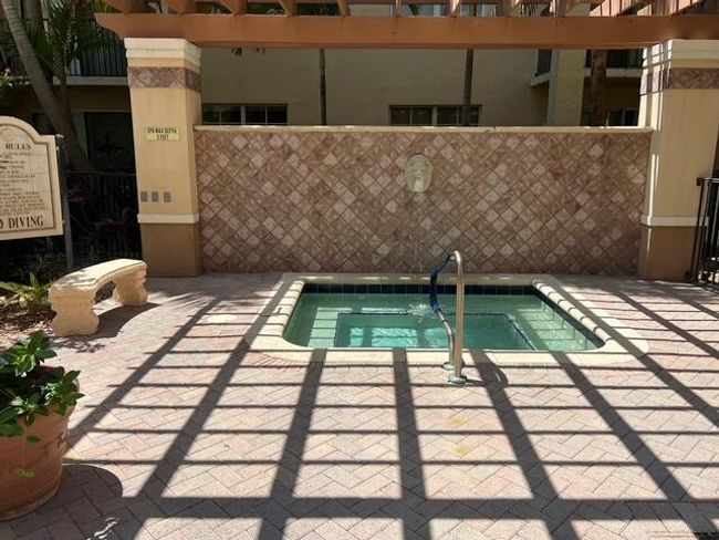 APT-112 - 1805 N Flagler Dr, Condo with 2 bedrooms, 2 bathrooms and null parking in West Palm Beach FL | Image 19