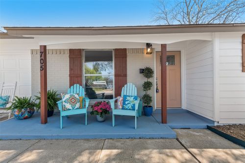 705 Sw Sunnybrook Dr, Burleson, TX, 76028-5215 | Card Image