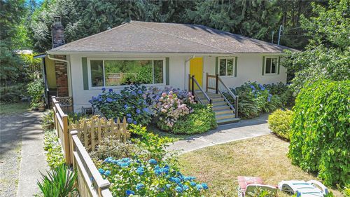 1045 Mcclay Way, Gabriola, BC, V0R1X3 | Card Image
