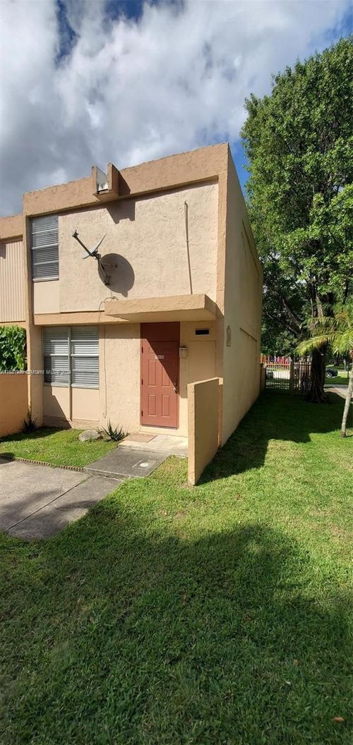 58-6100 Sw 68th St, South Miami, FL, 33143-3414 | Card Image