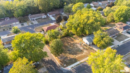 301 Parkway Ln, Pekin, IL, 61554-3040 | Card Image