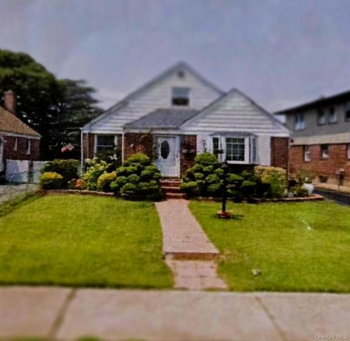 60 Liberty Blvd, Valley Stream, NY, 11580-5009 | Card Image