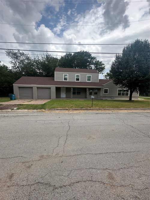 701 Hulme St, Bowie, TX, 76230-4207 | Card Image