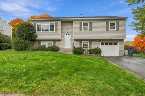8 Sutherland Dr, Monroe, NY, 10950-4116 | Card Image