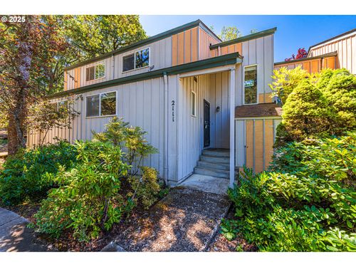 2111 Hawkins Ln, Eugene, OR, 97405-1325 | Card Image