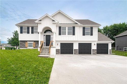 11902 N Bellaire Ave, Kansas City, MO, 64156-7711 | Card Image
