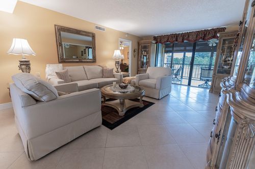 201-5390 Woodland Lakes Dr, Palm Beach Gardens, FL, 33418-3959 | Card Image