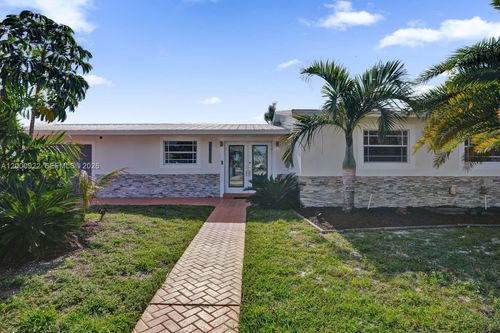 17501 Nw 85th Ave, Hialeah, FL, 33015-3505 | Card Image
