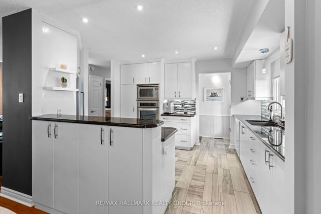 2140 Blue Jay Cres, House other with 2 bedrooms, 2 bathrooms and 3 parking in Gloucester ON | Image 8