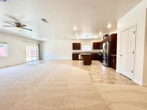 597 Pendragon St, Manteca, CA, 95337-2211 | Card Image