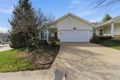 11328 Ashton Wood Ln, Maryland Heights, MO, 63043-5129 | Card Image