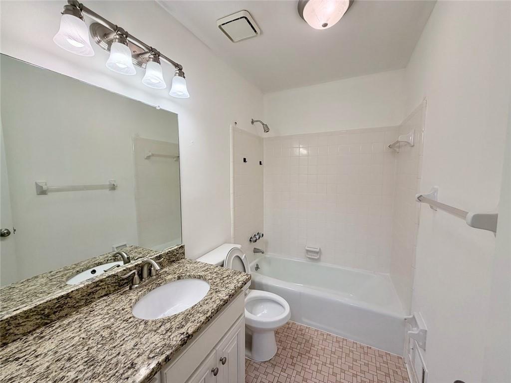 Residential Lease in Oakwood
