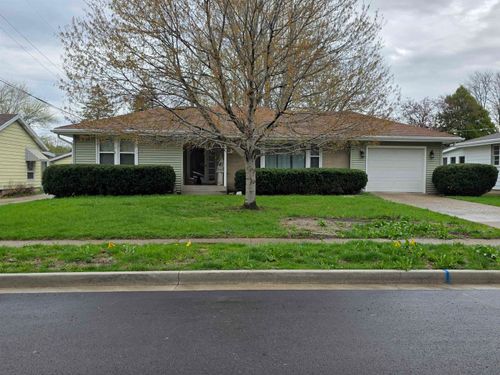 1427 S Blackhawk Ave, Freeport, IL, 61032-6303 | Card Image