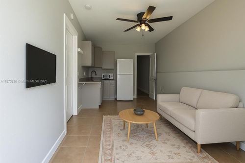 1560 Ne 42nd Ct, Pompano Beach, FL, 33064-5919 | Card Image