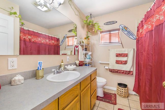 2492 E 2100 N, House other with 6 bedrooms, 4 bathrooms and 2 parking in Hamer ID | Image 13