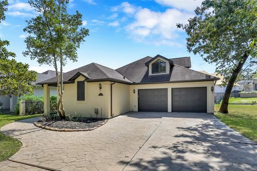 22 Creekwood Dr, Montgomery, TX, 77356-8469 | Card Image