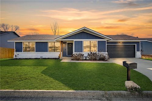 924 S 25th St, Rogers, AR, 72758-4820 | Card Image