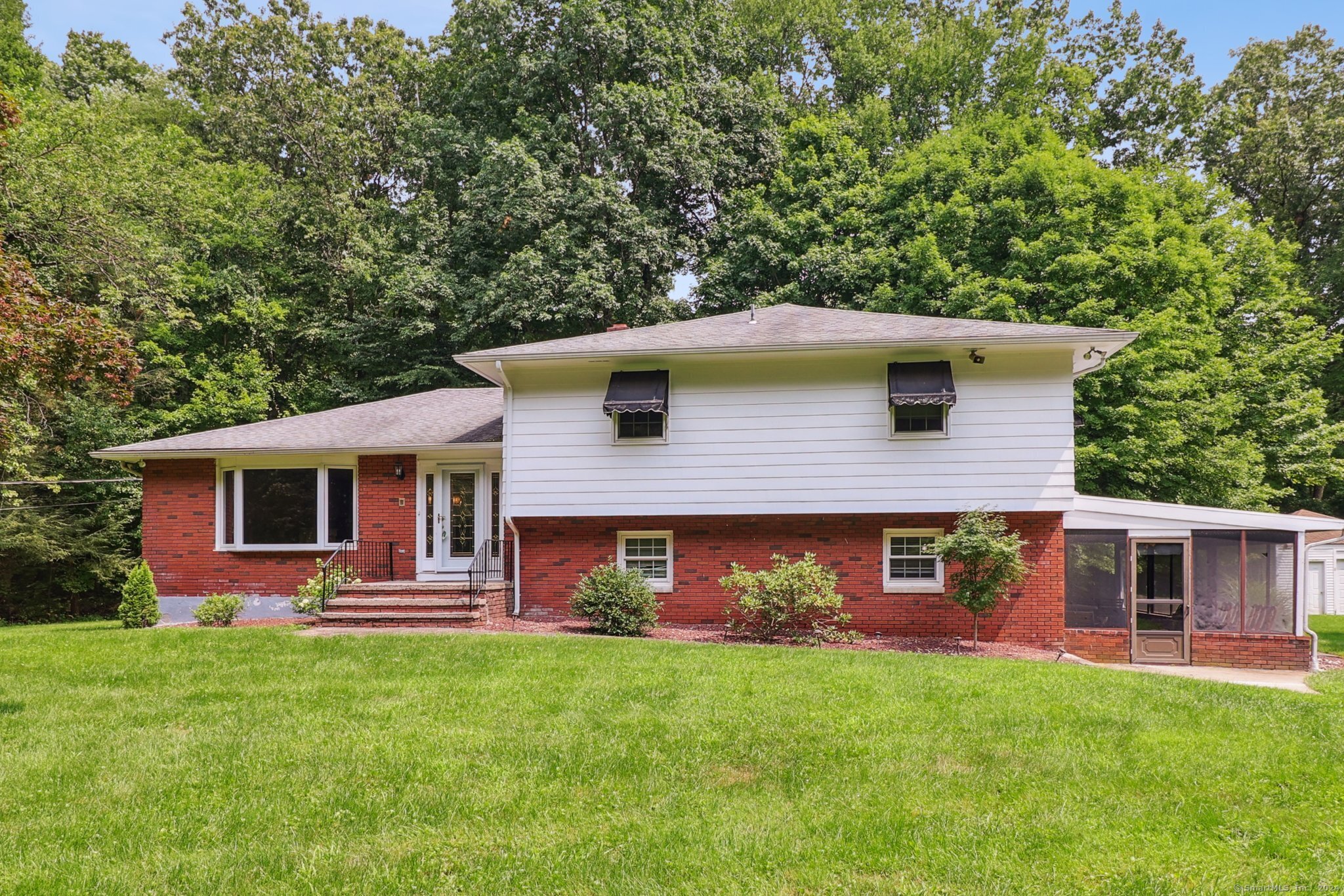Middletown Ave, North Haven, CT 06473