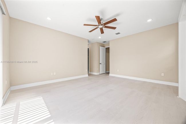 3346 W 96 Th Pl, House other with 3 bedrooms, 3 bathrooms and null parking in Hialeah FL | Image 37